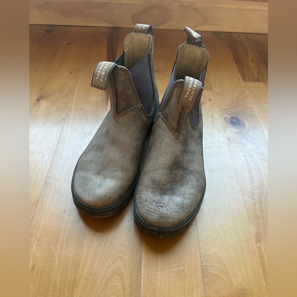 Rustic Brown Blundstones Size 38.5